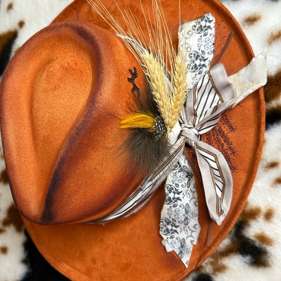 Meet your Posher, Cindy - Picture 2 of 2